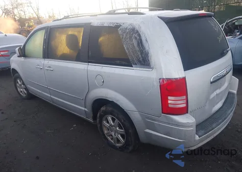 2010 Chrysler Town & Country Touring z USA, uszkodzony, nr VIN 2A4RR5D16AR109237